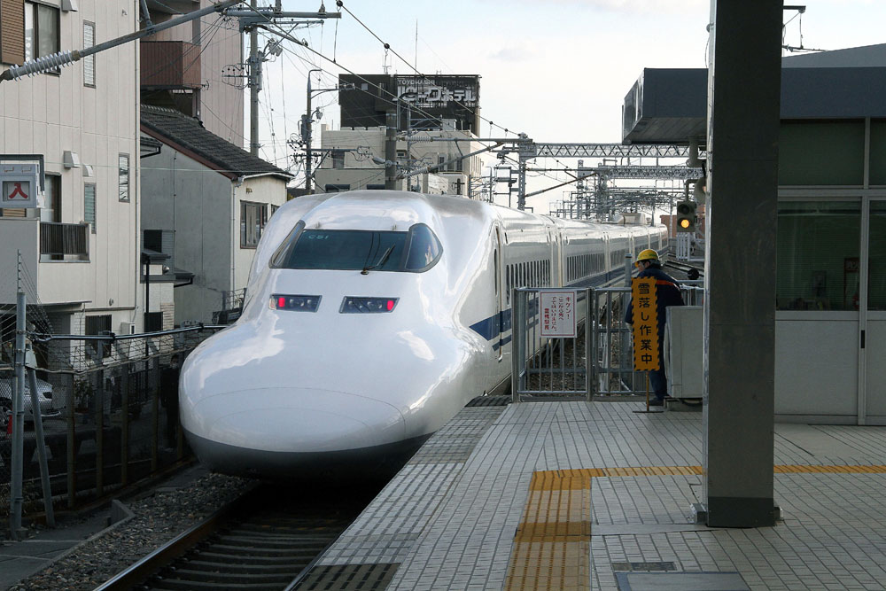 豊橋駅新幹線ホーム まもなく11番線に東京行のぞみが到着します 連写2眼 2 5 ローカル私鉄を訪ねた日々 Yahoo ブログから移行